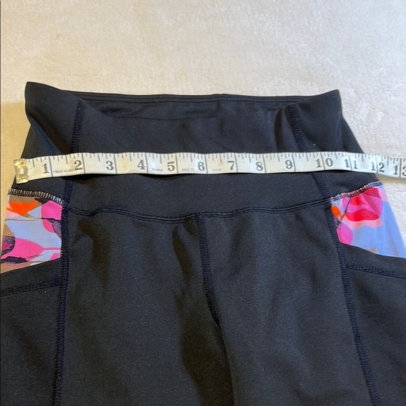 Black and Pink Leggings with Geometric Accents - Picture 3 of 4